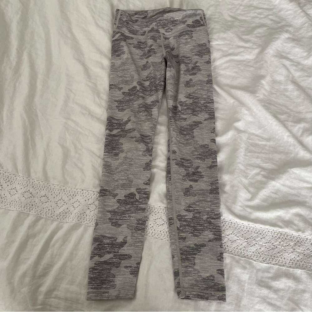 Athleta Girls LARGE 12 Printed Chit Chat Tight Pants gray grey camo leggings